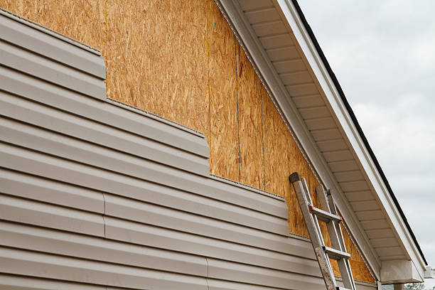 Professional Siding Replacement technician working in Lutherville Timonium, MD
